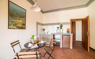 Fattoria Pagnana suites and pool