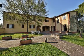 Fattoria Pagnana suites and pool
