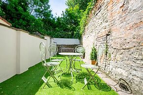 Large Garden Apartment Central Bristol