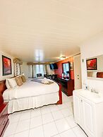 Golden Palms B & B