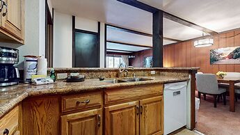 Summit #57 1 Bedroom Condo by RedAwning