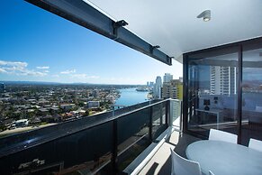 Circle on Cavill - Private Apartments