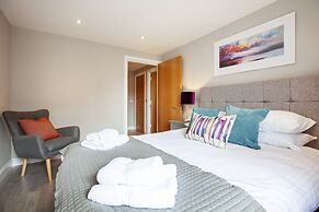 The Wesley Luxury City Apartment