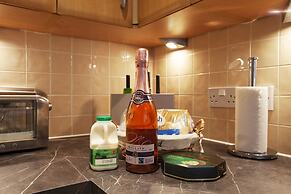 The Wesley Luxury City Apartment