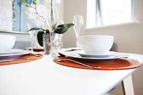 The Wesley Luxury City Apartment