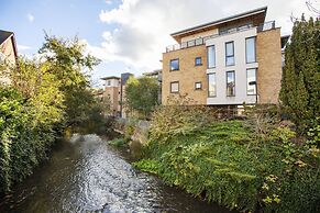 The Wesley Luxury City Apartment