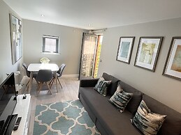 The Wesley Luxury City Apartment