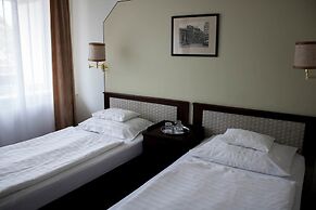 Komfort Hotel Platán