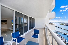 Bay Overlooking Condo With Balcony