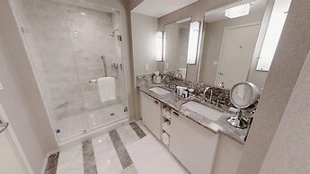 Beachfront Condo in Central Beach