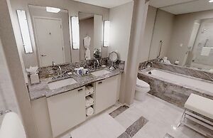 Beachfront Condo in Central Beach