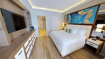 Beachfront Condo in Central Beach