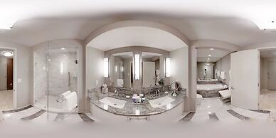 Beachfront Condo in Central Beach