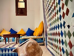 Riad Le Dromadaire Bleu by Weekome