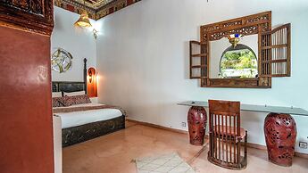 Riad Le Dromadaire Bleu by Weekome