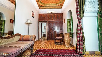 Riad Le Dromadaire Bleu by Weekome