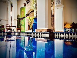 Riad Le Dromadaire Bleu by Weekome