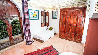 Riad Le Dromadaire Bleu by Weekome
