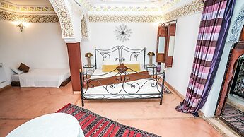 Riad Le Dromadaire Bleu by Weekome