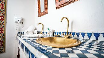 Riad Le Dromadaire Bleu by Weekome