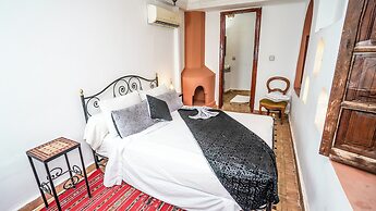 Riad Le Dromadaire Bleu by Weekome