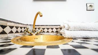 Riad Le Dromadaire Bleu by Weekome