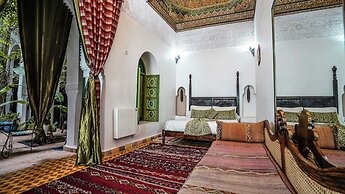 Riad Le Dromadaire Bleu by Weekome
