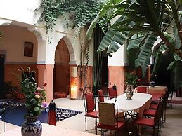 Riad Le Dromadaire Bleu by Weekome