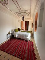 Riad Le Dromadaire Bleu by Weekome