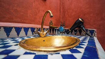 Riad Le Dromadaire Bleu by Weekome