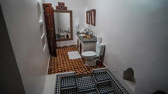 Riad Le Dromadaire Bleu by Weekome