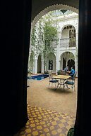 Riad Le Dromadaire Bleu by Weekome