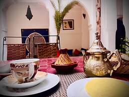 Riad Le Dromadaire Bleu by Weekome