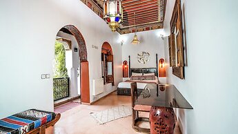 Riad Le Dromadaire Bleu by Weekome