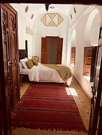 Riad Le Dromadaire Bleu by Weekome