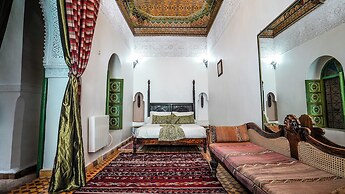 Riad Le Dromadaire Bleu by Weekome
