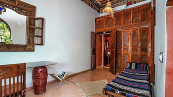 Riad Le Dromadaire Bleu by Weekome