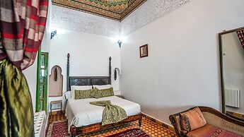 Riad Le Dromadaire Bleu by Weekome