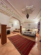 Riad Le Dromadaire Bleu by Weekome