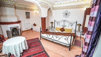 Riad Le Dromadaire Bleu by Weekome