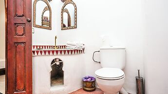 Riad Le Dromadaire Bleu by Weekome