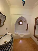 Riad Le Dromadaire Bleu by Weekome