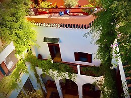 Riad Le Dromadaire Bleu by Weekome