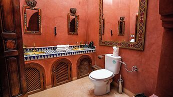 Riad Le Dromadaire Bleu by Weekome