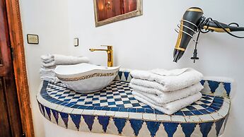 Riad Le Dromadaire Bleu by Weekome
