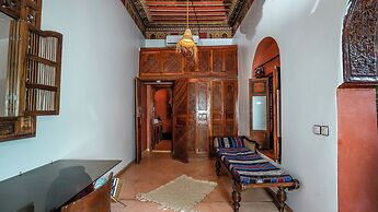 Riad Le Dromadaire Bleu by Weekome