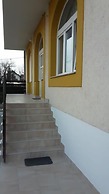 Marko Airport Rooms