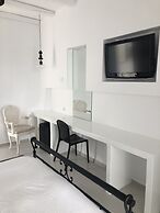 Nicolas Hotel Apartments