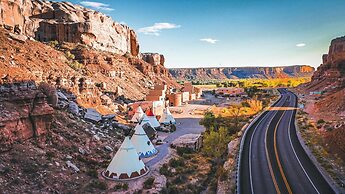 Bluff Dwellings Resort