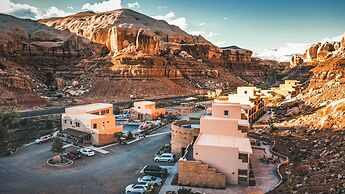 Bluff Dwellings Resort